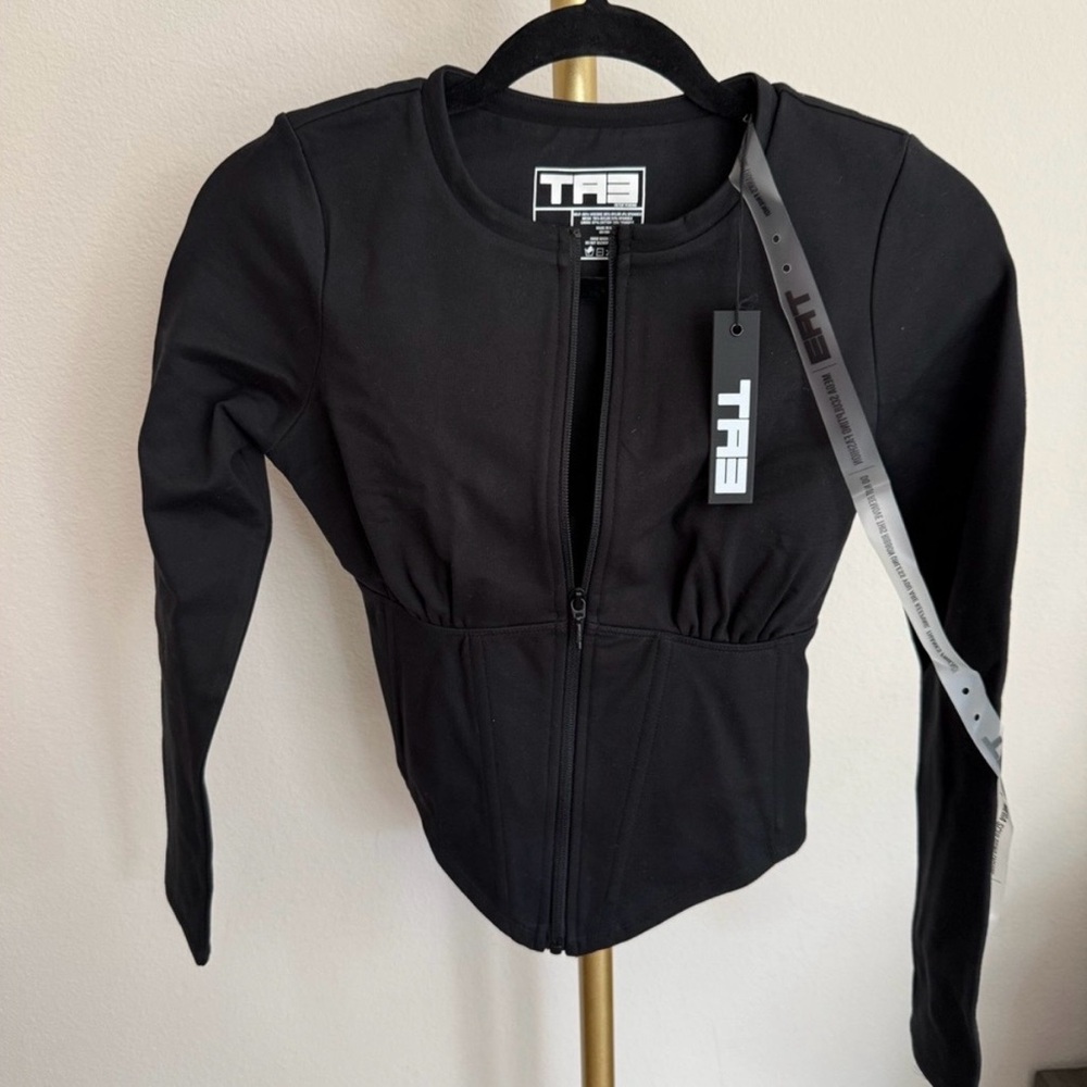 Black Long-Sleeve Zip-Front Women's Button Down Shirt - Picture 3 of 4